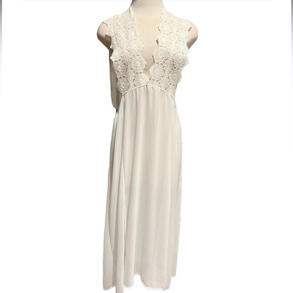 SADIE & SAGE WHITE LACE WITH BACK TIE COVER
UP/DRESS - SIZE - Picture 8 of 11